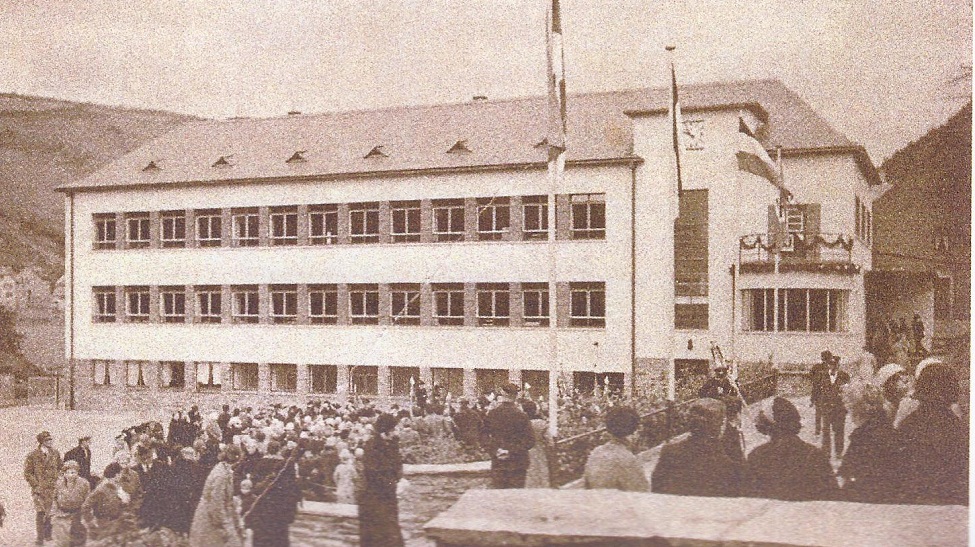 1933 wurde die Wisperschule in Lorch feierlich eingeweiht.